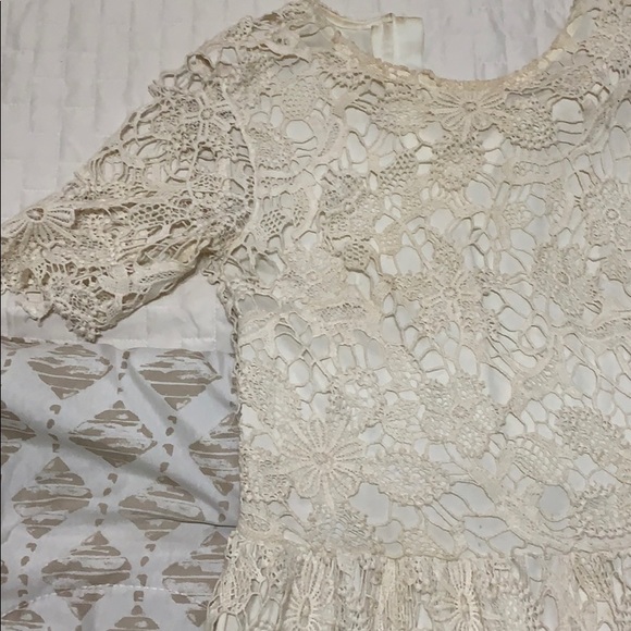 Lace cream dress - Picture 2 of 4